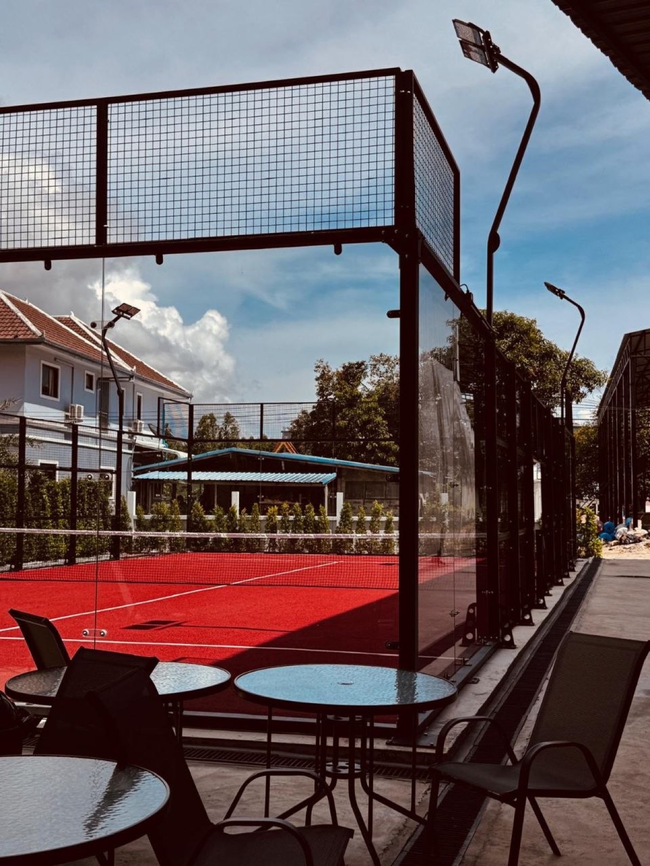 The bar and courtside seating at Chilli Padel Jomtien